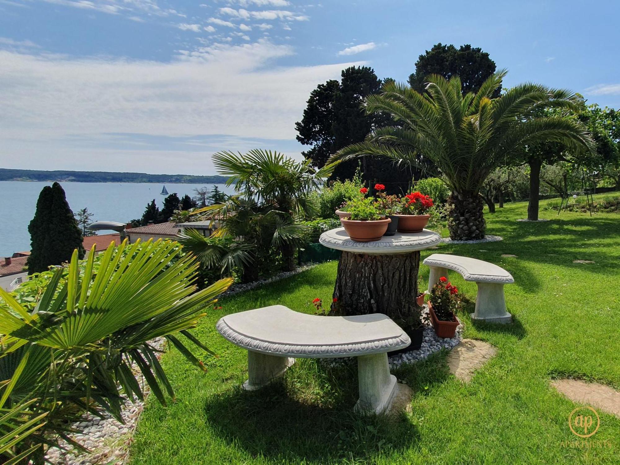 Apartment With Seaview And Garden For 6 Порторож Экстерьер фото